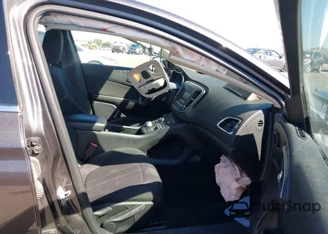 2016 Chrysler 200 Touring из США, поврежденный, VIN 1C3CCCFB3GN182423